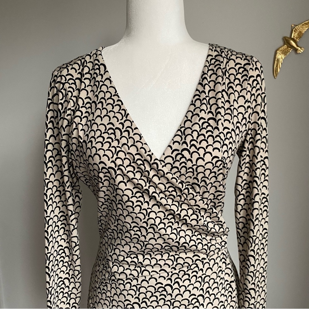 Ark & Co Beige & Black Scallop-Print Long Sleeve Faux-Wrap Dress